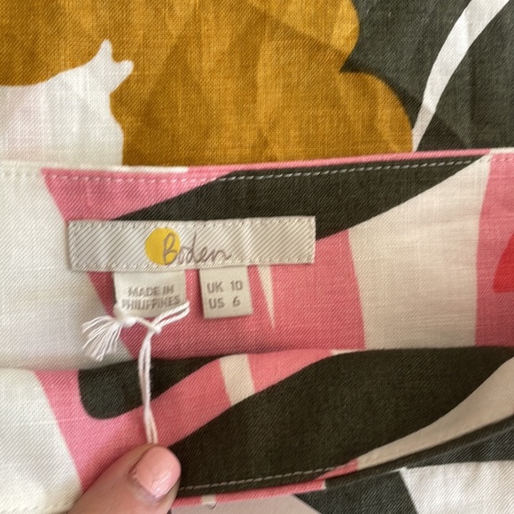 NWT Boden Printed Linen Pants
Ivory, Abstract Bloom size 6 - Picture 4 of 7